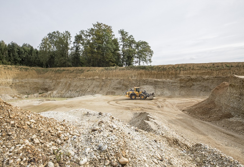 Erdbau Erdarbeiten Sand Wandschotter Rundkorn Kantkorn Rollierung Schotter Kies Humus Aushub Schottergrube Deponie Bagger LKW Sattel Schotter Schottergruben Schottergrube 3