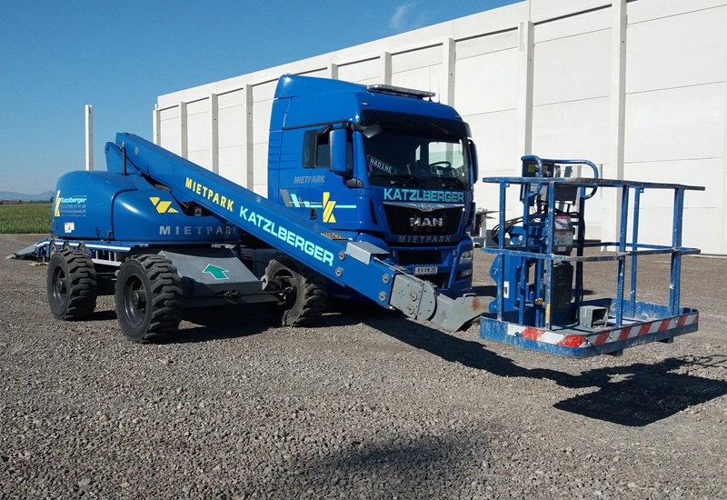 Mietpark Geräteverleih Verleih Miete Arbeitsbühne Hebebühne Frühlingsputz Außenreinigung Außensanierung Fassaden Fassadenreinigung Fenster putzen Untersicht streichen Dachrinnen ausräumen