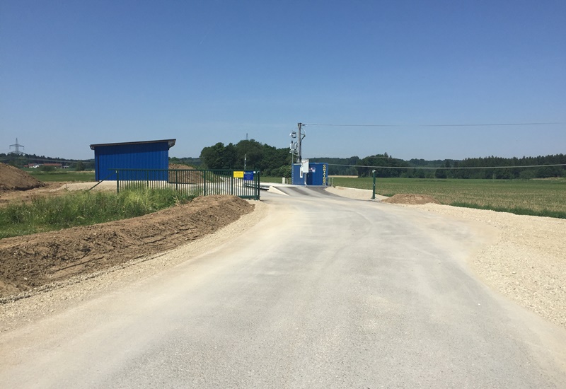 Erdbau Erdarbeiten Sand Wandschotter Rundkorn Kantkorn Rollierung Schotter Kies Humus Aushub Schottergrube Deponie Bagger LKW Sattel Waage mannlose Waage Schotterabbau täglich geöffnet Bagger 2