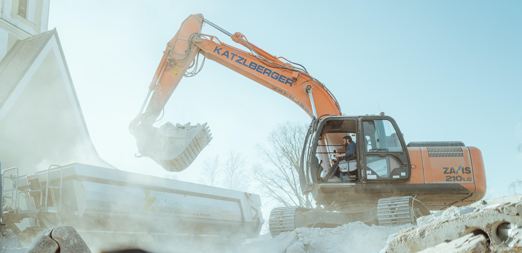 Abbruchbagger auf Baustelle