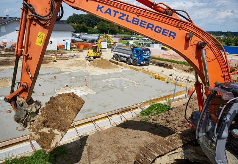 Erdbau Erdarbeiten Sand Wandschotter Rundkorn Kantkorn Rollierung Schotter Kies Humus Aushub Schottergrube Deponie Bagger LKW Sattel Baustelle Baustellen Fotos Materialien Humus Kies r Hochbau Tiefbau 1